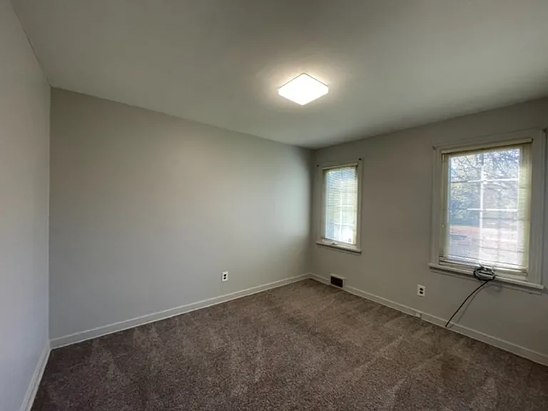 1741 N Woodford St — Photo 5