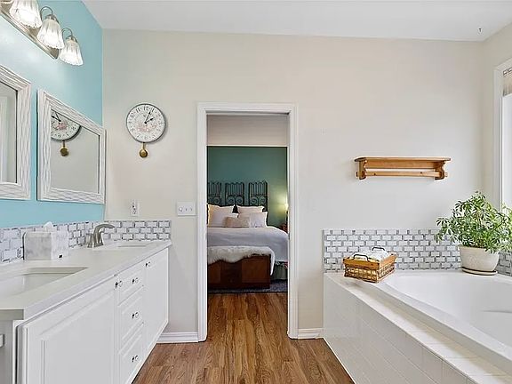 4th image of 2727 Sutherland Pl #1