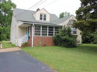 1011 Green Ln, Secane, PA 19018