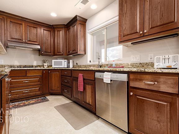5th image of 1145 N Horsemans Park Dr