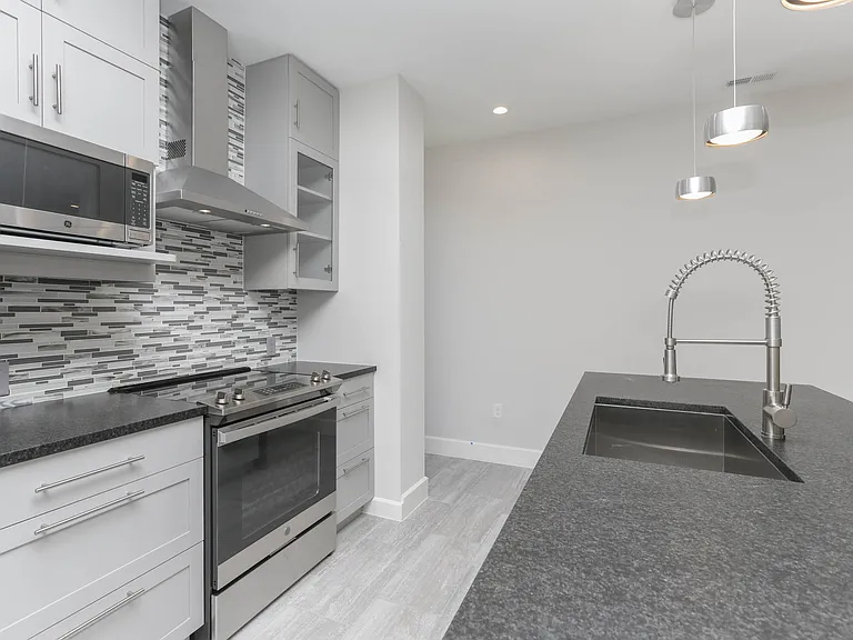 740 Boush St #304 — Photo 6
