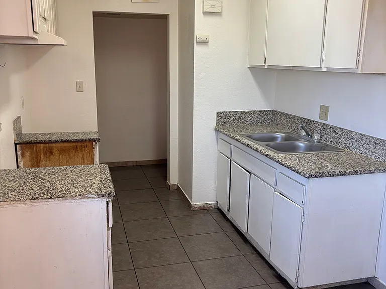 1004 N Jones Blvd #C — Photo 12