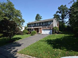 105 Shore Rd, Manhasset, NY 11030