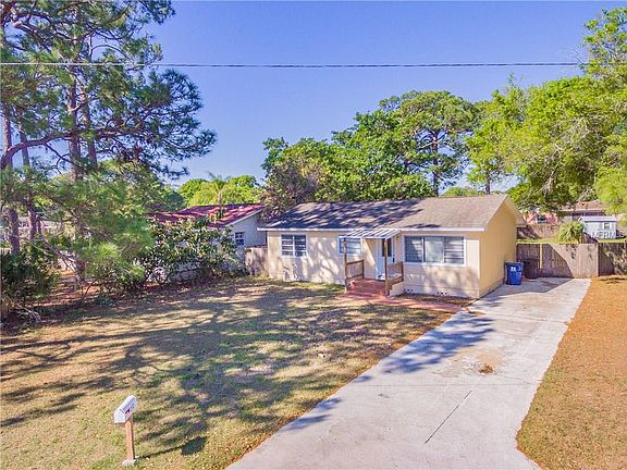 2nd image of 212 SW Lincoln Cir N