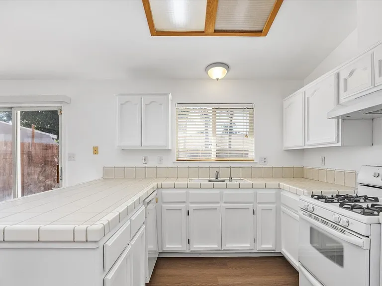 3921 White Sands Dr — Photo 11