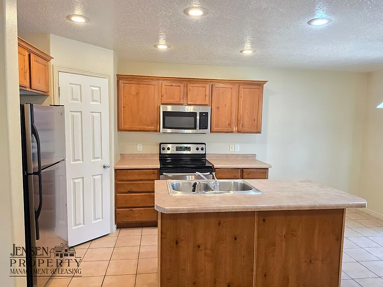 3155 S Hidden Valley Dr #177 — Photo 8
