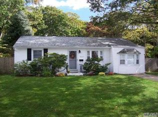 817 Udall Rd, West Islip, NY 11795