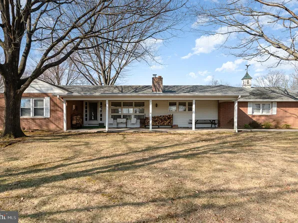 1379 Laudermilch Rd, Palmyra, PA 17078