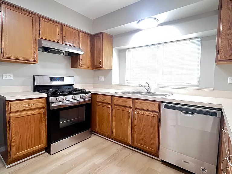 166 Half Moon Cir — Photo 4
