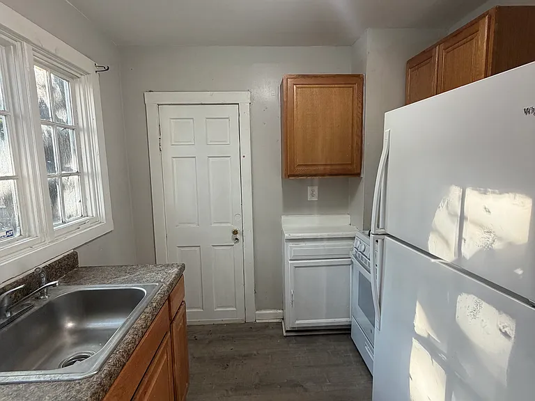 106 Home Ave — Photo 2