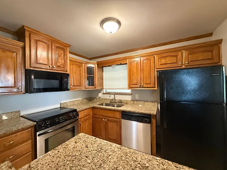 9115 Oak Grove Ln — Photo 8