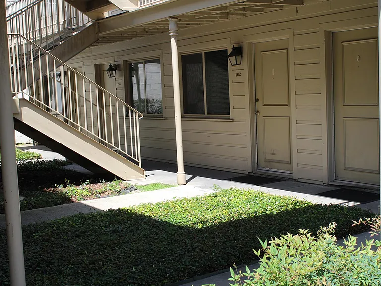 2833 Magazine St #206 — Photo 10