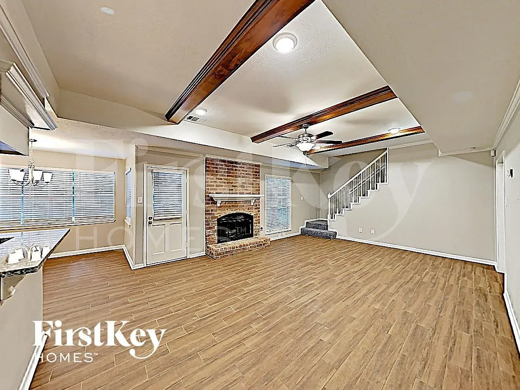 4 bed, 2.5 bath, 2730 sqft, $2,950 — Photo 3