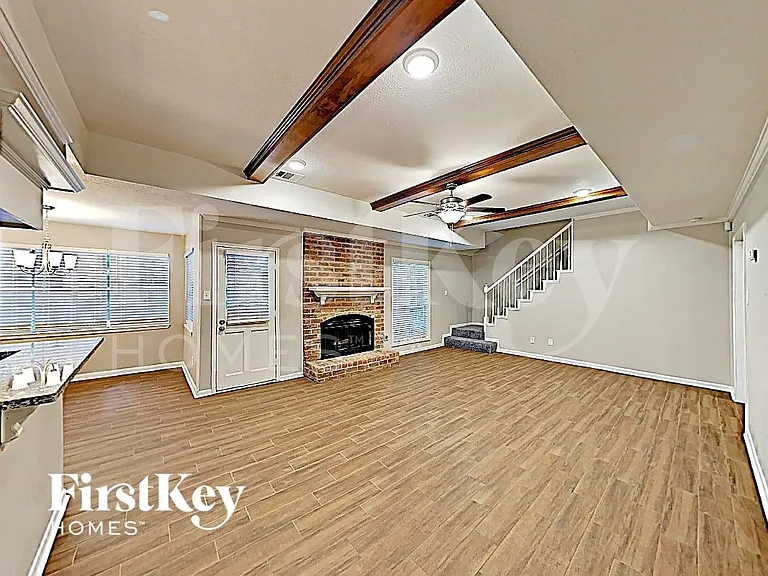 2511 Riverlawn Dr — Photo 3