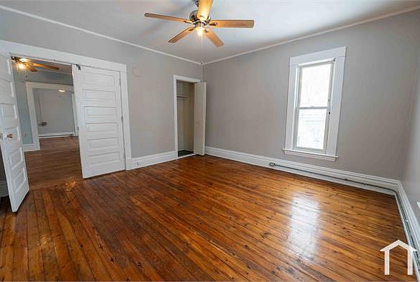 1st image of 302 Spencer St NE