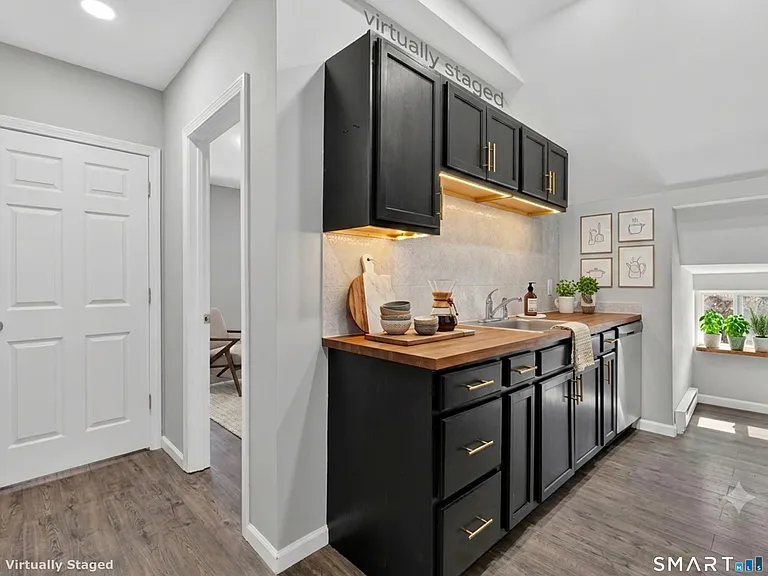 158 Cliff St — Photo 3