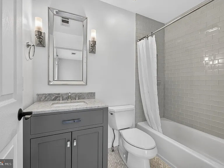 932 Harrison Cir — Photo 18