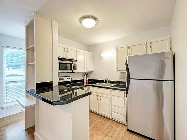 1000 W 26th St #113 — Photo 5
