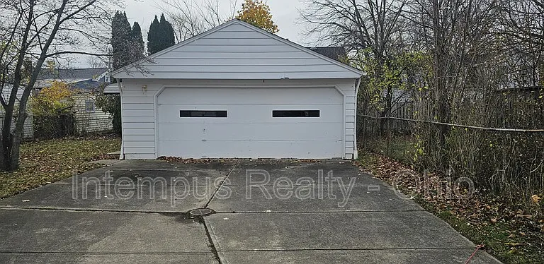 360 E 326th St — Photo 4