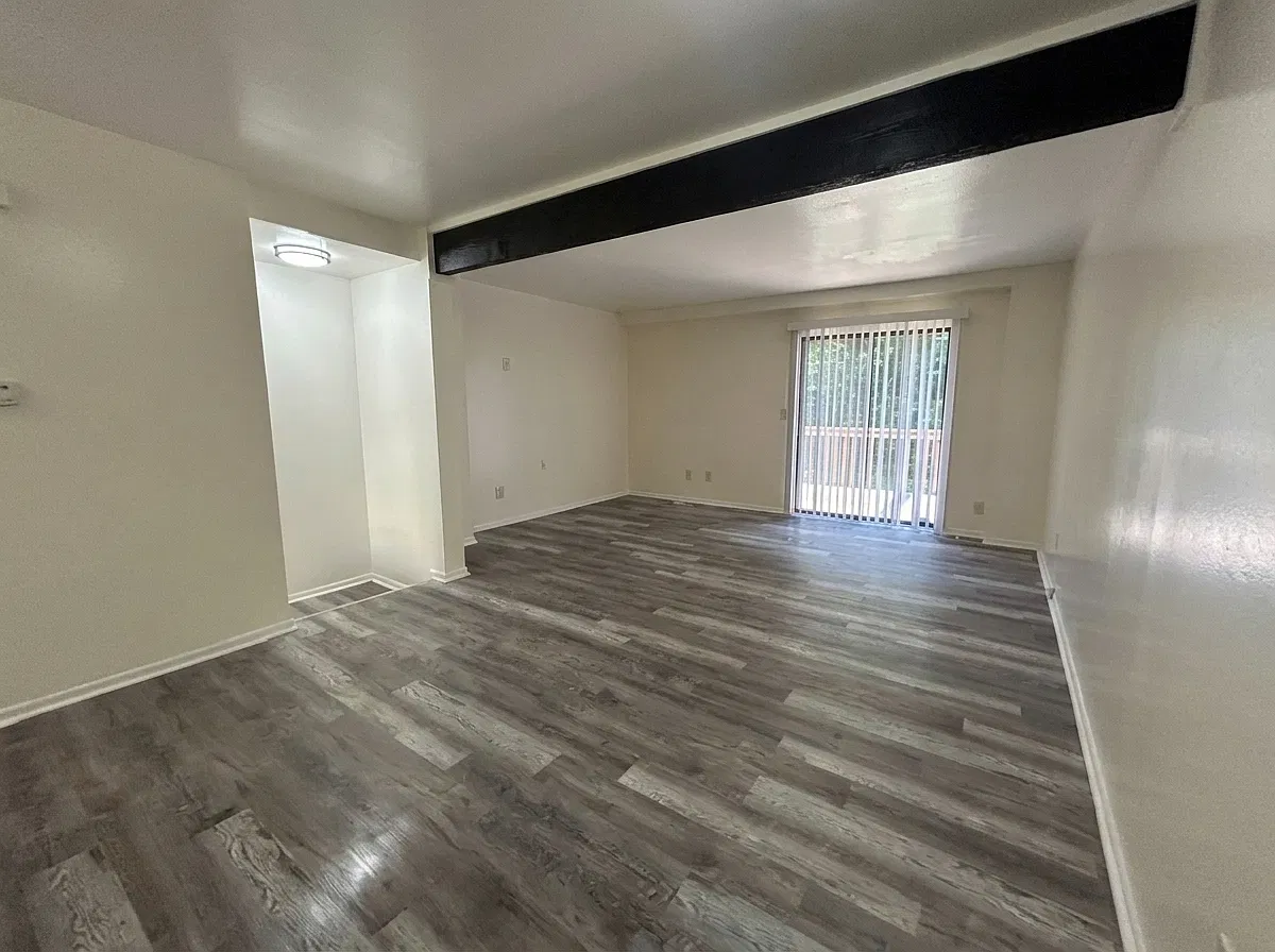 2 bed, 1.5 bath, 1050 sqft, $1,399 — Photo 3
