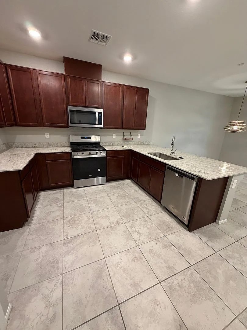 Americana Property Mgmt - Beautiful 2 Story 3-Beds Townhouse In Tule Springs — Photo 4