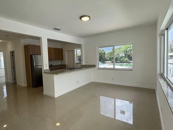 4th image of 1995 Calais Dr APT 6
