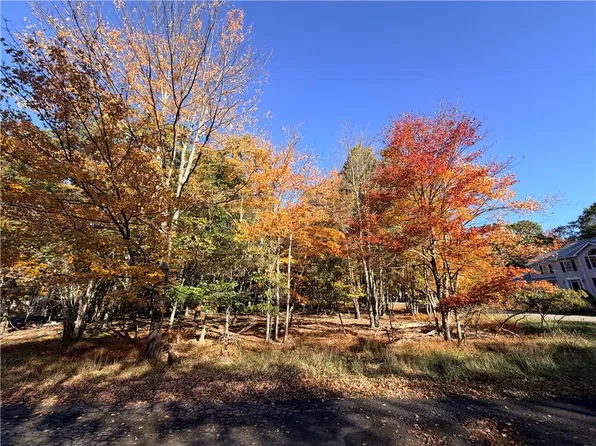 Fox Rd, Bushkill, PA 18324