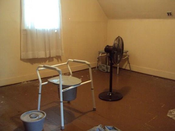 4th image of 512 N Walnut St