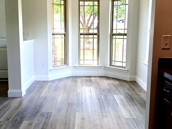 2nd image of 533 E Heatherstone Ln