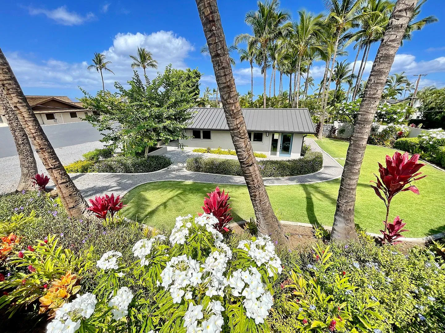 Island Living in a Renovated 2-Bed, 2-Bath Unfurnished Maui Meadows Retreat — Photo 2
