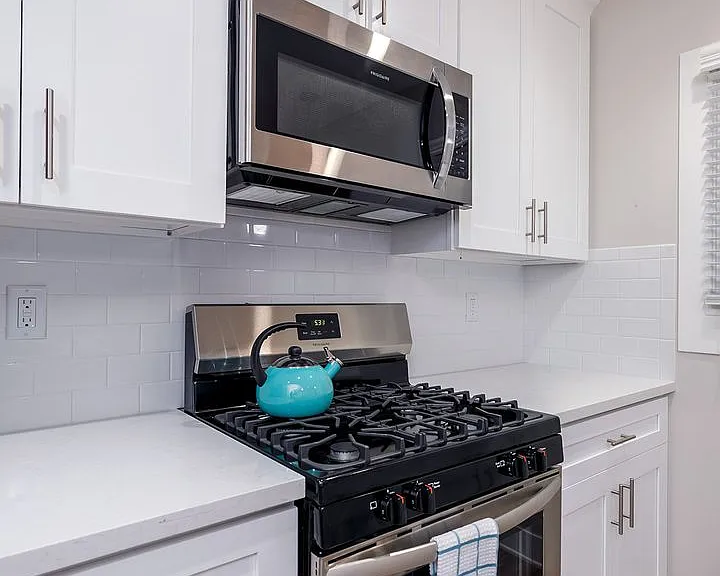 1BR in Prime Pasadena - 92 Walk Score + Parking + Free Electricity for 1 Year — Photo 10