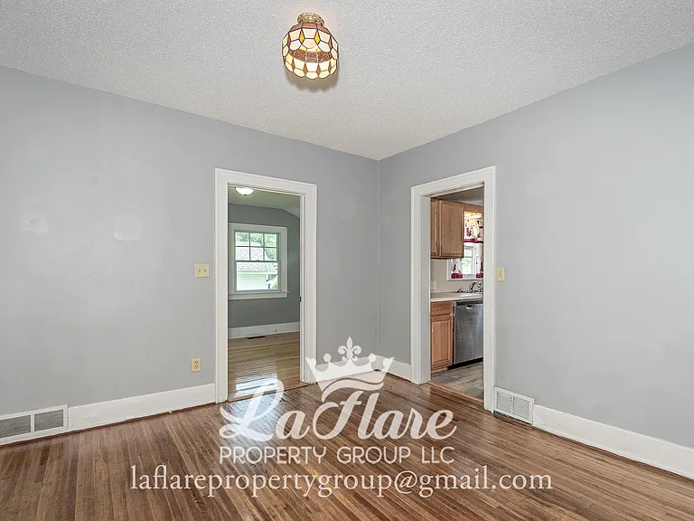 613 Locust St — Photo 5