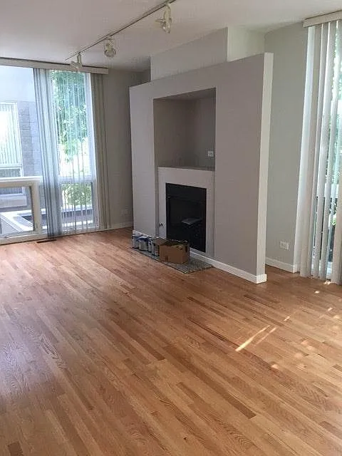 living room--gas fireplace