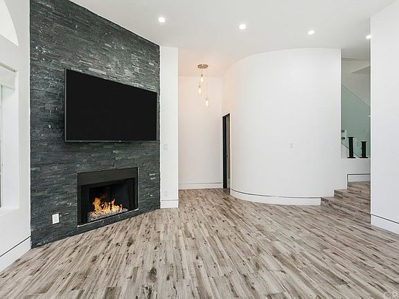 2nd image of 12919 Bloomfield St APT 4