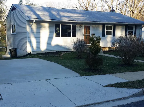 1110 Hillcrest Dr SW, Vienna, VA 22180