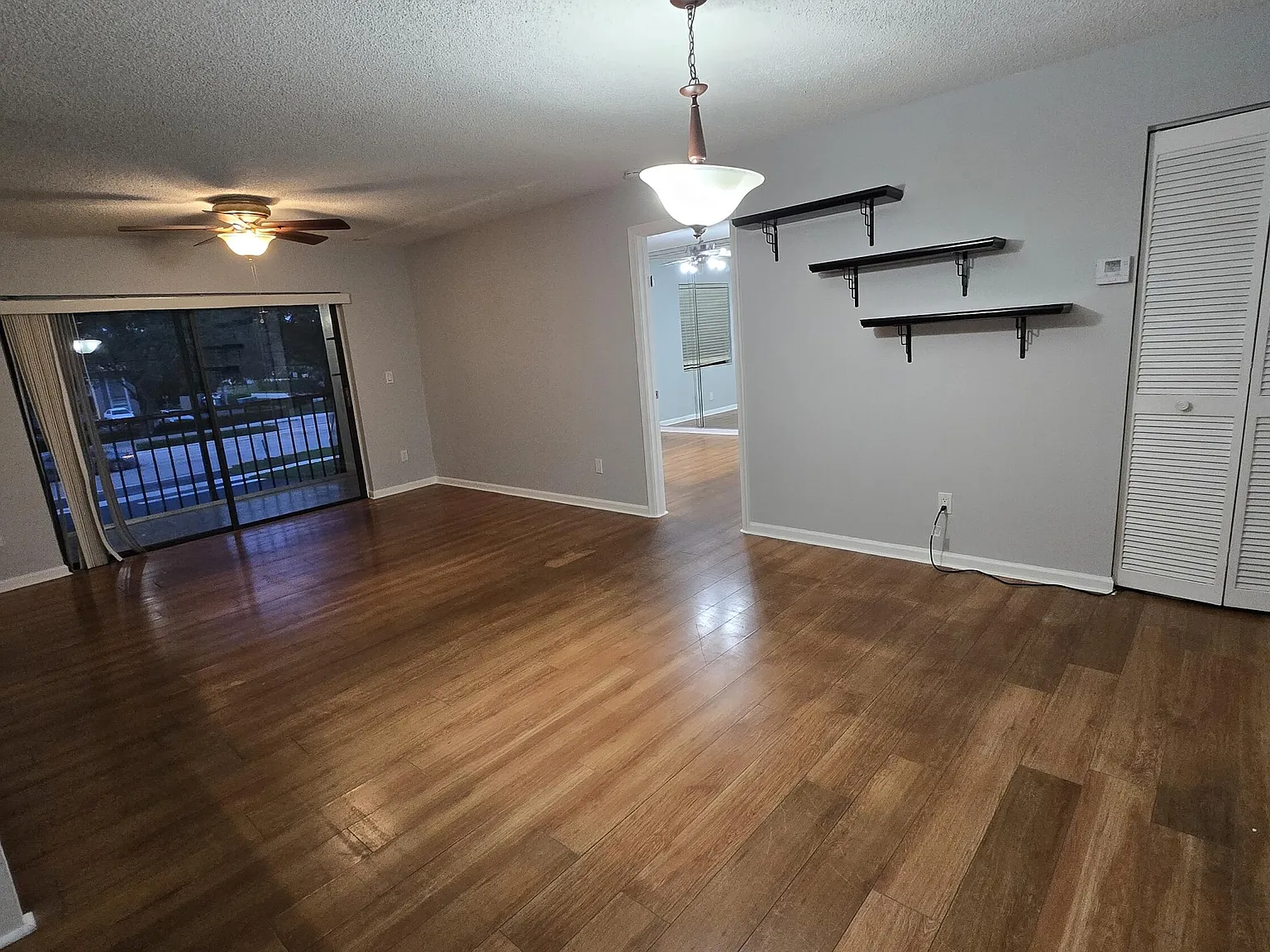 2 bed, 2.0 bath, 945 sqft, $1,990 — Photo 4