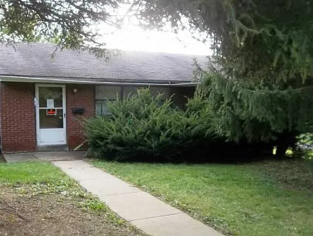 595 McKinley Ave photo 1
