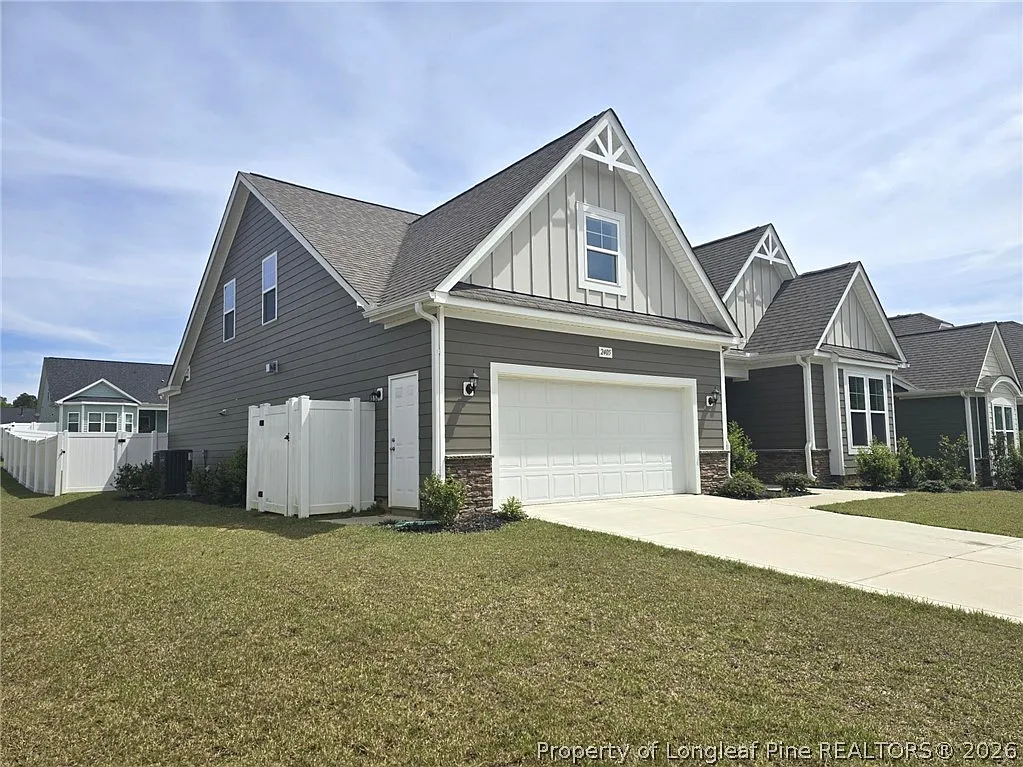 4 bed, 3.0 bath, 2685 sqft, $2,200 — Photo 2