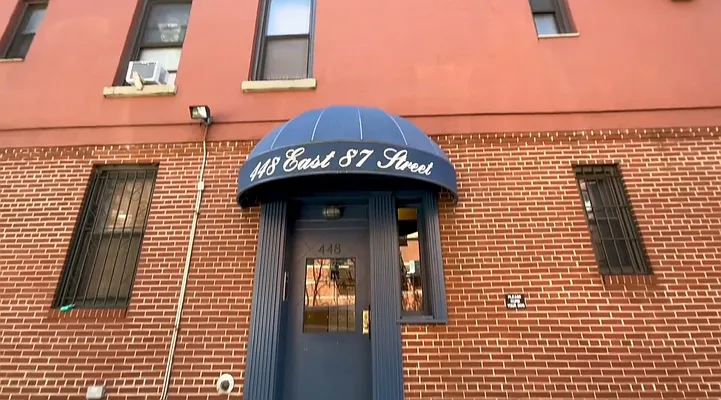 Rented by R New York | media 9