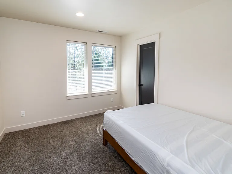 1844 SW Knoll Ave #2 — Photo 9