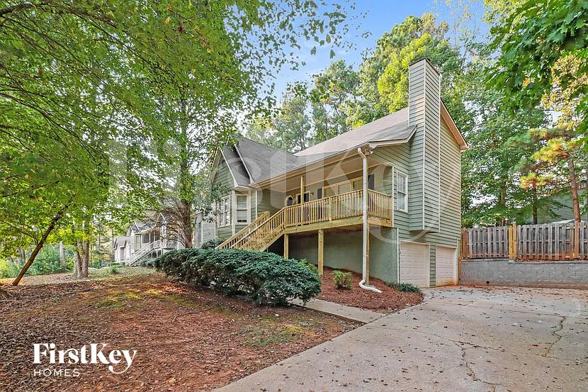 3 bed, 2.0 bath, 1669 sqft, $2,280 — Photo 2