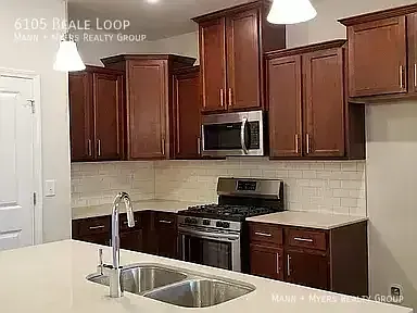 3bd Townhome Available for Rent in Ole Town! — Photo 2