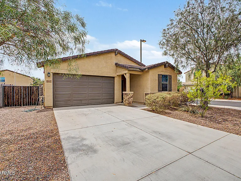 21415 W Holly St — Photo 3