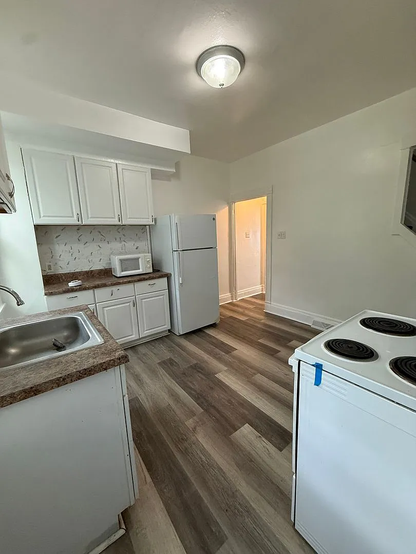 Brighton Heights 2-Bedroom Townhome — Photo 4