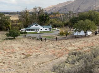 2 Meadowbrook Rd, Yakima, WA 98903