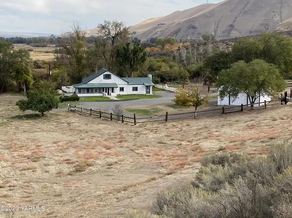 2 Meadowbrook Rd, Yakima, WA 98903