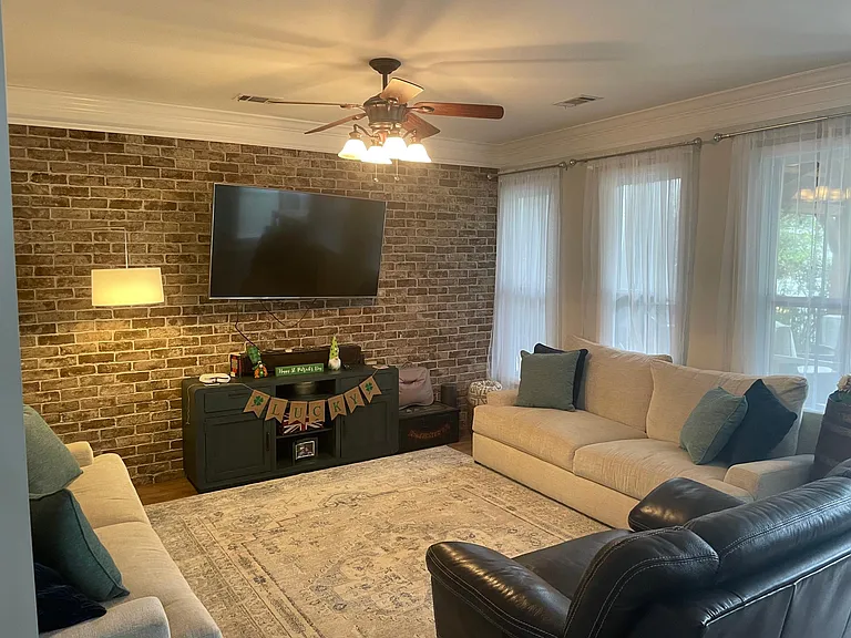4 Ashley Crossing Dr — Photo 2
