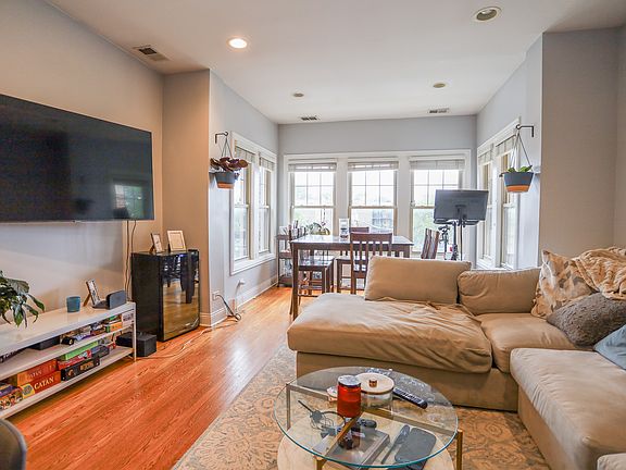 5th image of 920 W Buena Ave APT 3E