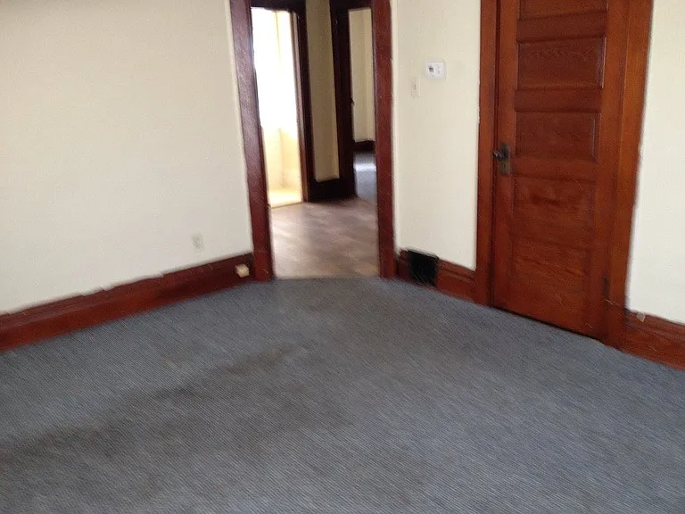 518 1/2 Locust St — Photo 2
