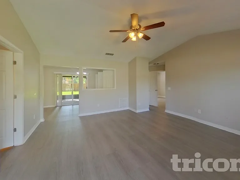 1715 Farm Way — Photo 2